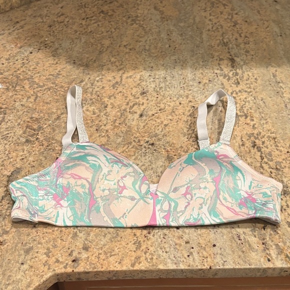 More than Magic Floral Print Bra with Adjustable Straps. No underwire - Picture 2 of 9